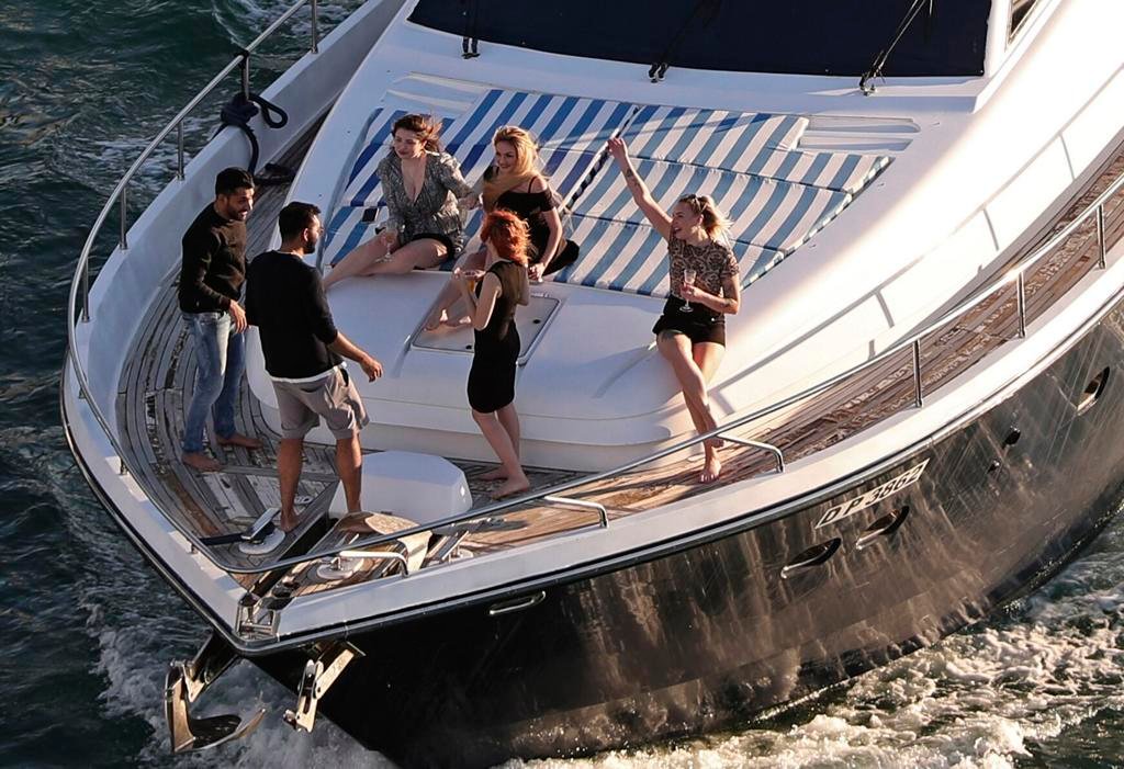 Dubai is back: Bars and business cheer in post vax boom@unitedbusinessoutlook.com