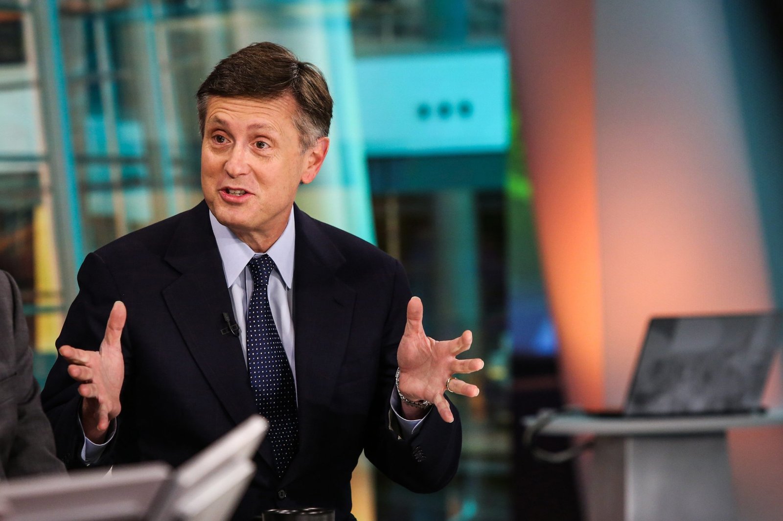The trading scandal makes FED vice chair step down@unitedbusinessoutlook.com