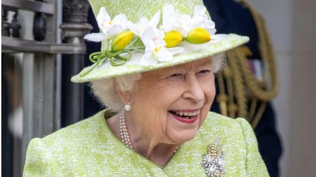 Queen is back to work